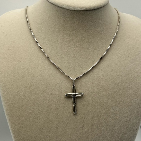 Sterling Silver Cross Necklace Stamped 925 Italy 16" - Picture 2 of 10